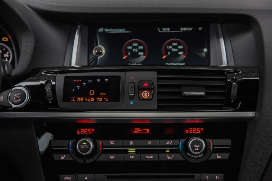 Детали интерьера BMW X4 M40i by dAHLer 2016 года  (фото 1 из 18)